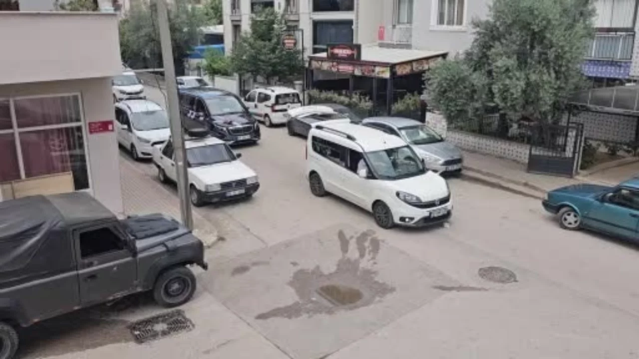 Bursa'da düğün geleneği şaşırttı! Gelin arabası 200 metreyi 4 saatte geçti