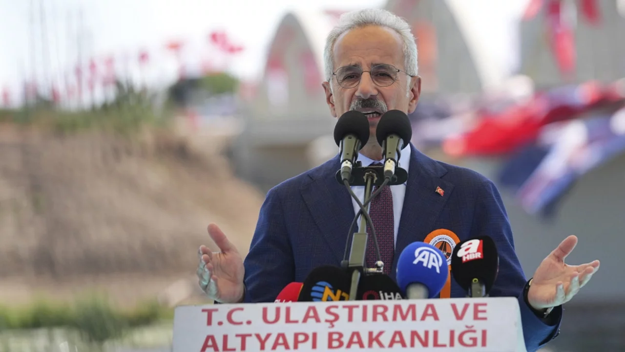 Bakan Uraloğlu açıkladı: Ankara-İzmir arası 3,5 saate düşecek