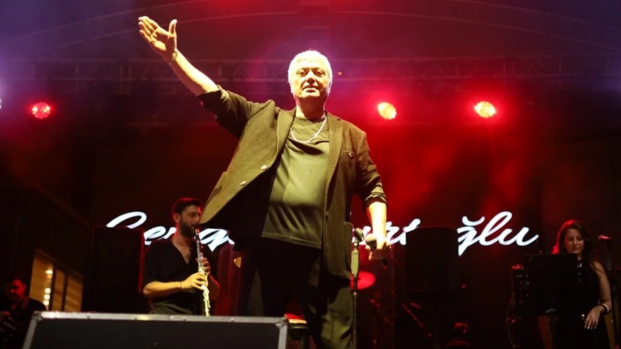 Ünlü sanatçı Cengiz Kurtoğlu Bursa Yenişehir'de sahne aldı