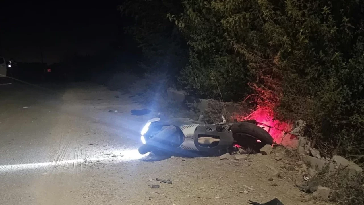 Devrilen motosikletteki iki kardeş hayatını kaybetti