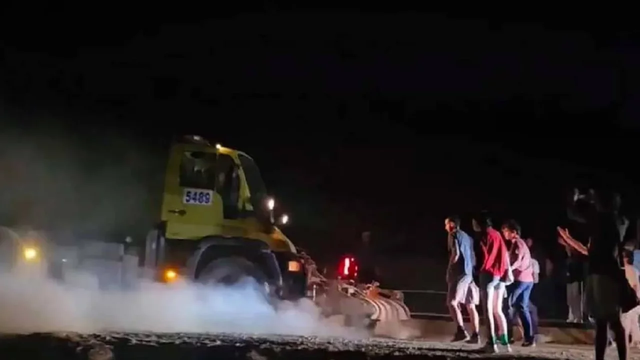 ODTÜ'de Bilkent-İncek Yolu çalışmaları yeniden başladı: Öğrencilerin eylemi üçüncü gününde