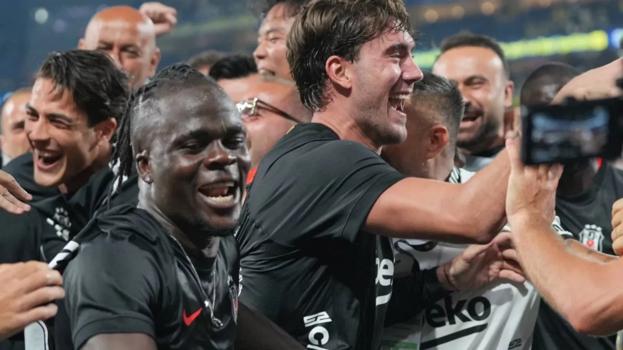Beşiktaş, derbi galibiyetiyle taraftarına umut verdi