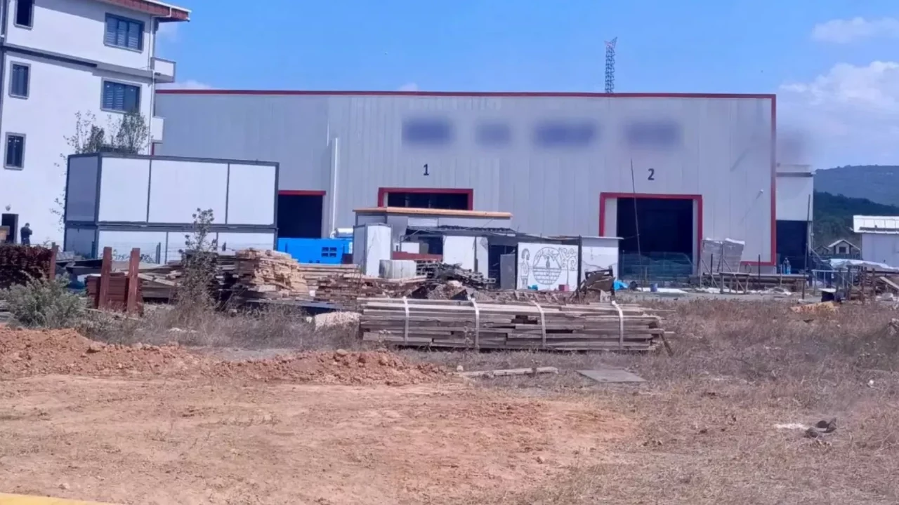 Dilovası'nda mühürlü fabrikada üretim sürüyor; "Bizim mühürlendiğinden haberimiz yok"
