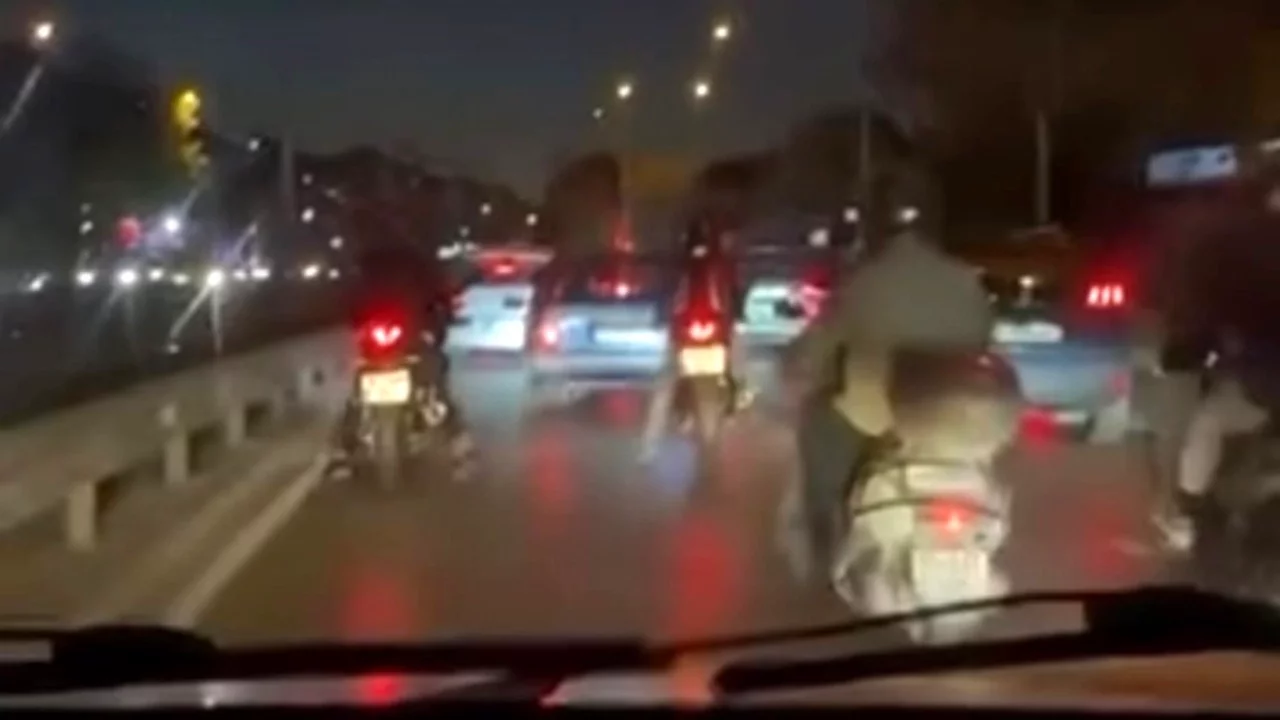 Bursa'da otomobil sürücü ile motosikletliler arasında yol verme gerginliği!