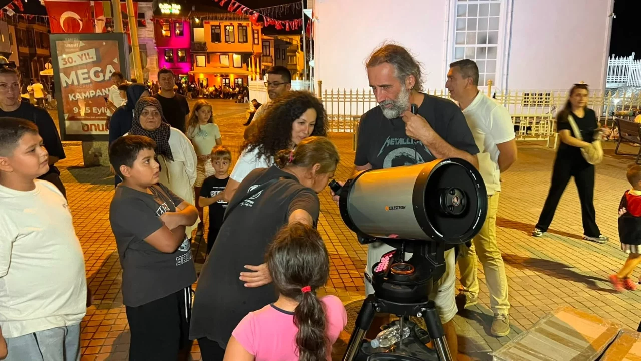 Bursa Büyükşehir Belediyesi, Bursalılara eğlenceli ve bilim dolu bir gece yaşattı