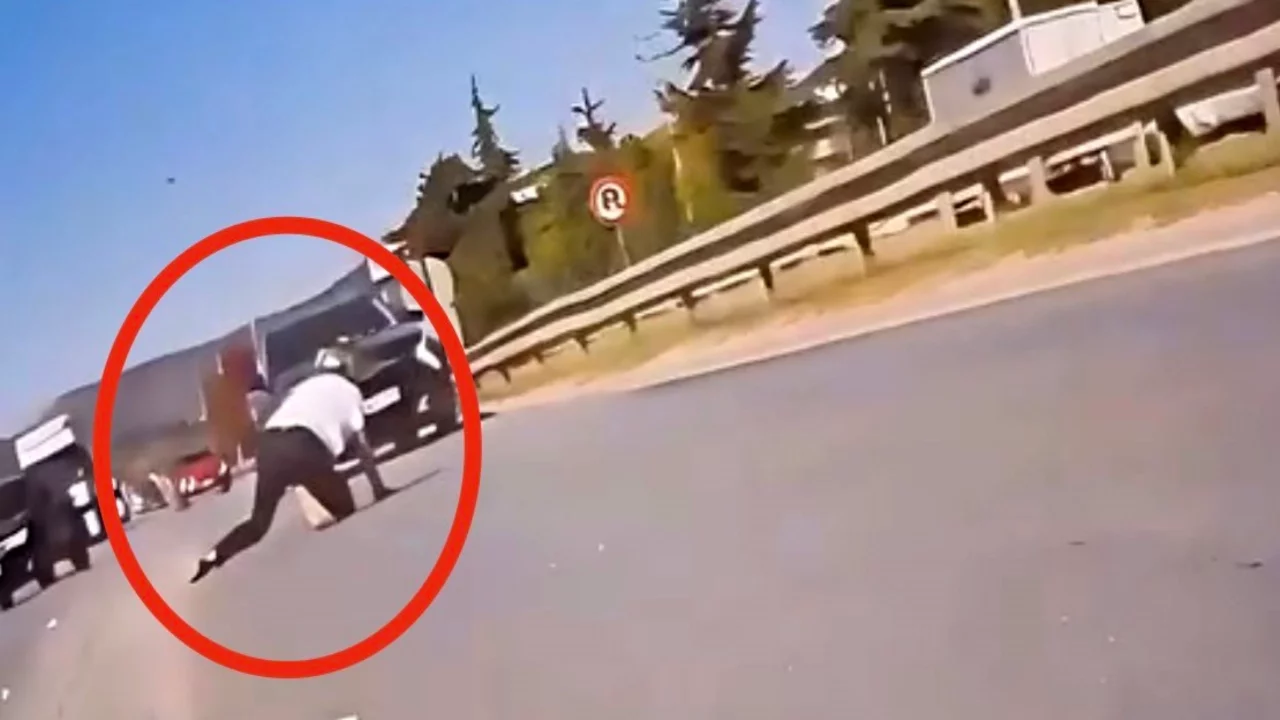 Bursa'da kırmızı ışık ihlali yapan cipe motosiklet çarptı! Sürücüsü ölümden döndü...