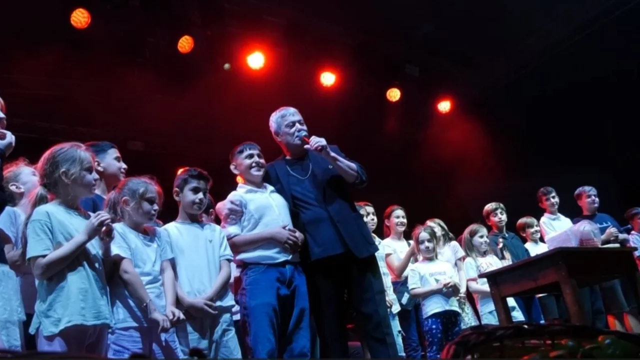 Yenişehir Festivali'nde Cengiz Kurtoğlu ile hayranı arasında güldüren diyalog