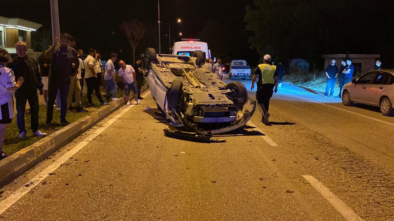 Bursa'da kamyonetle çarpışan otomobil takla attı