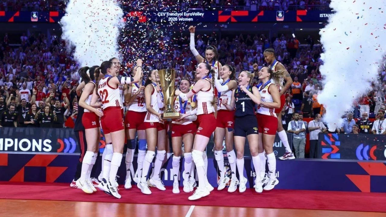 YENİ Parti lideri Özgür Özel'den A Milli Kadın Voleybol Takımı'na tebrik telefonu