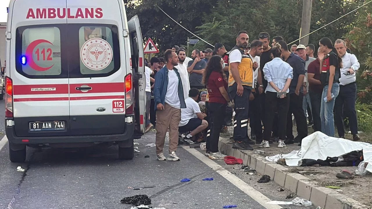 Düzce'de feci kaza: Çok sayıda ölü ve yaralı var