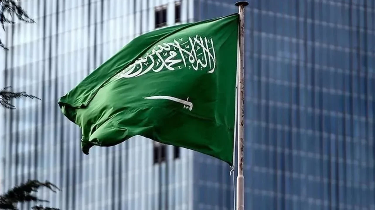 Suudi Arabistan'da enerji tesislerine saldırı