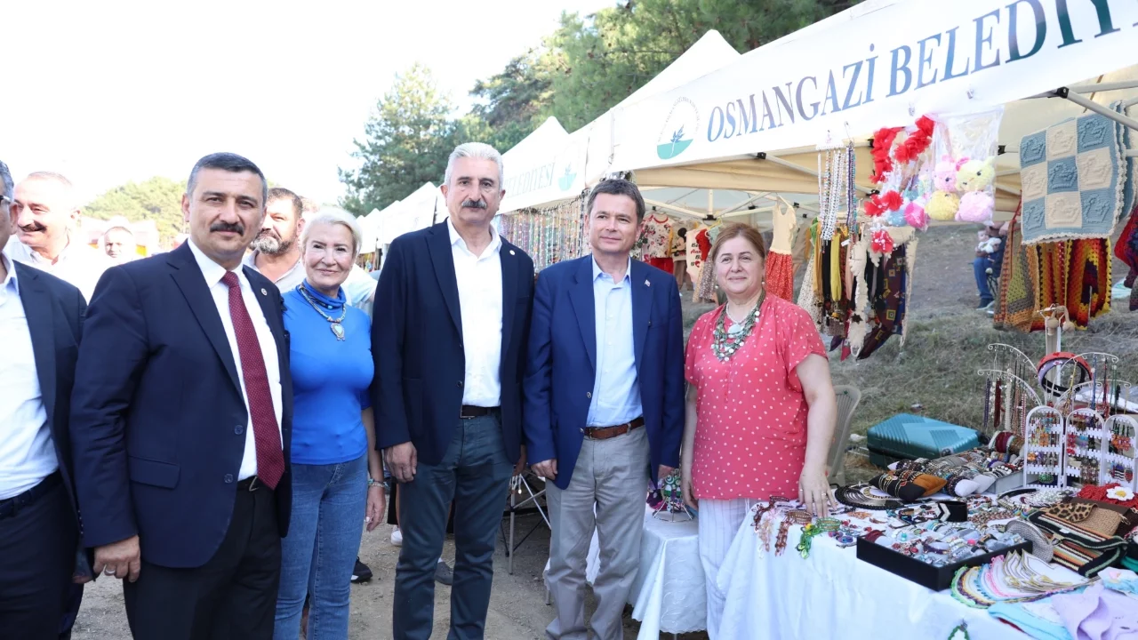 Osmangazi Belediye Başkanı Erkan Aydın Kadın Girişimciler Sokağı'nı ziyaret etti