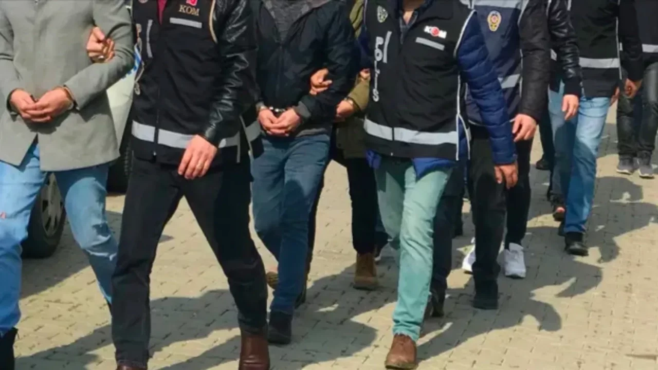 Belçika merkezli uyuşturucu örgütüne İzmir'de operasyon: 24 şüpheli yakalandı