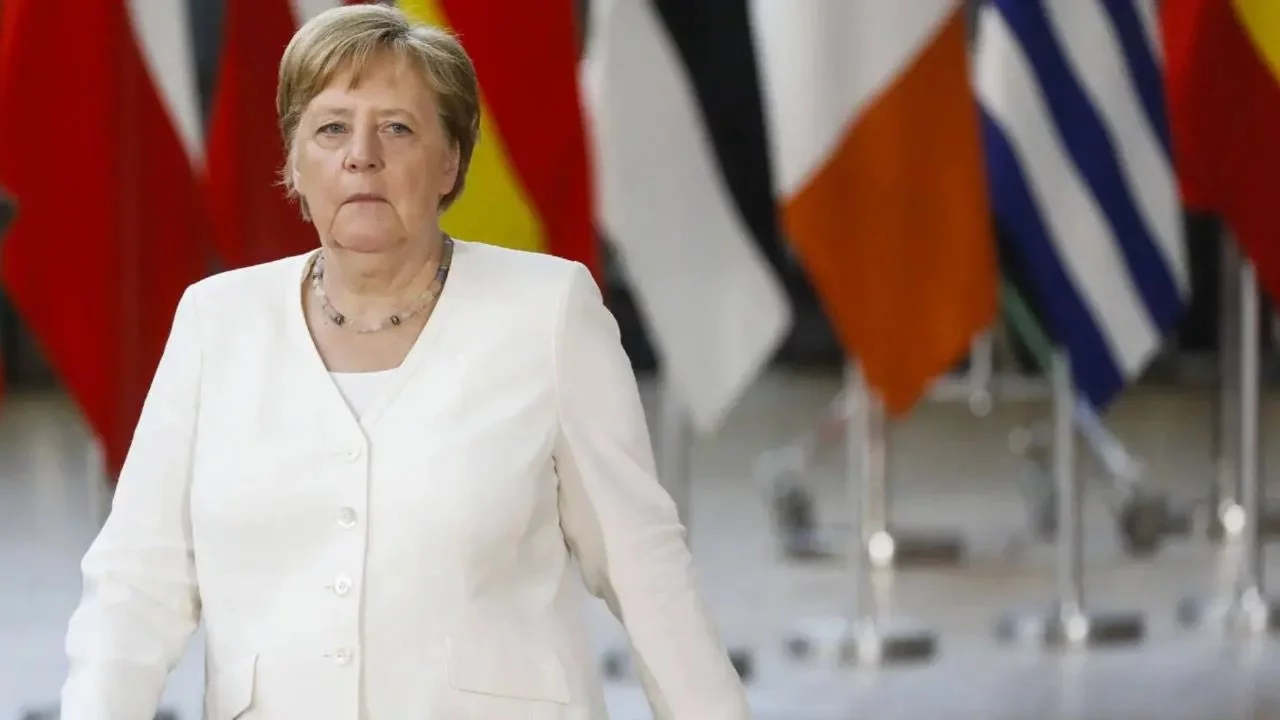 Angela Merkel'den AfD yorumu: Gerçek bir dönüm noktası, kalbim kan ağlıyor