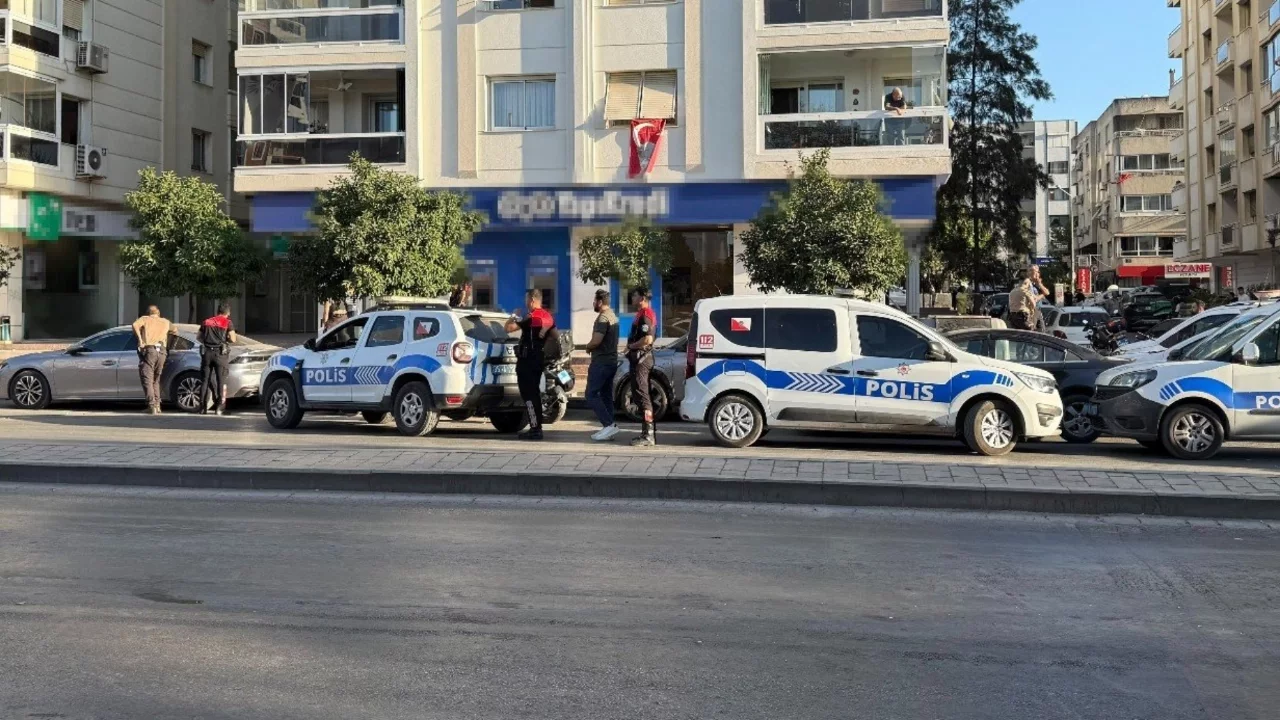 İzmir'de bankada hareketli dakikalar: 'Soygun girişimi' iddiası!