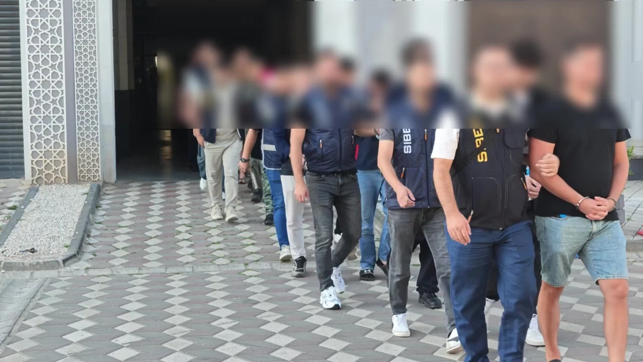 Kocaeli'de borsa yatırımı vaadiyle 4,5 milyon liralık vurgun: 8 tutuklama