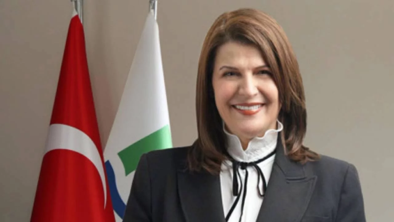 CHP'li Foça Belediye Başkanı Saniye Bora Fıçı AK Parti'ye katılıyor