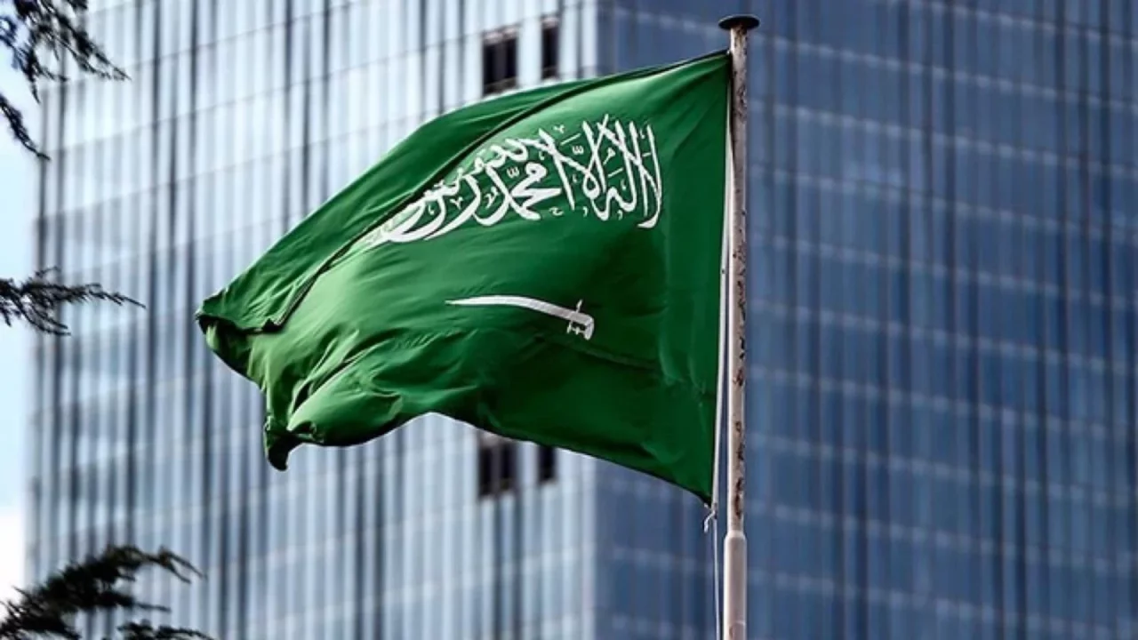 Suudi Arabistan'da iki kentte erken uyarı alarmı