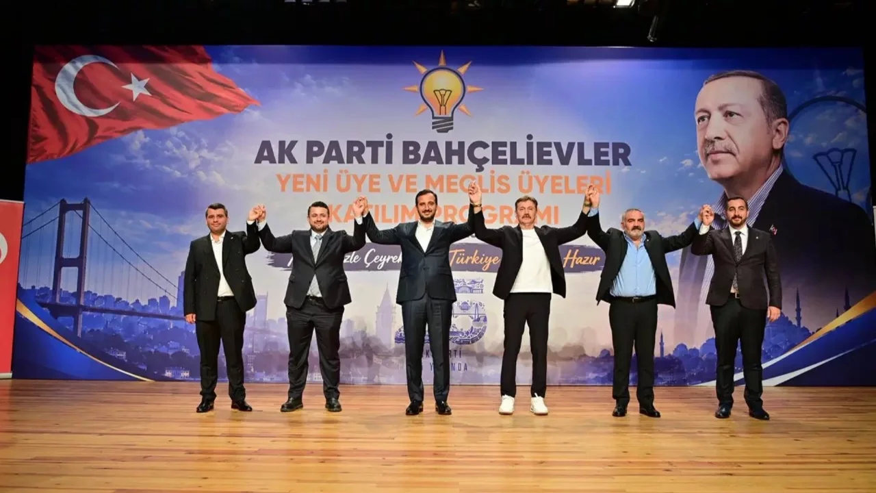 AK Parti İstanbul İl Başkanı duyurdu: Bahçelievler'de 3 CHP'li meclis üyesi AK Parti'ye geçti