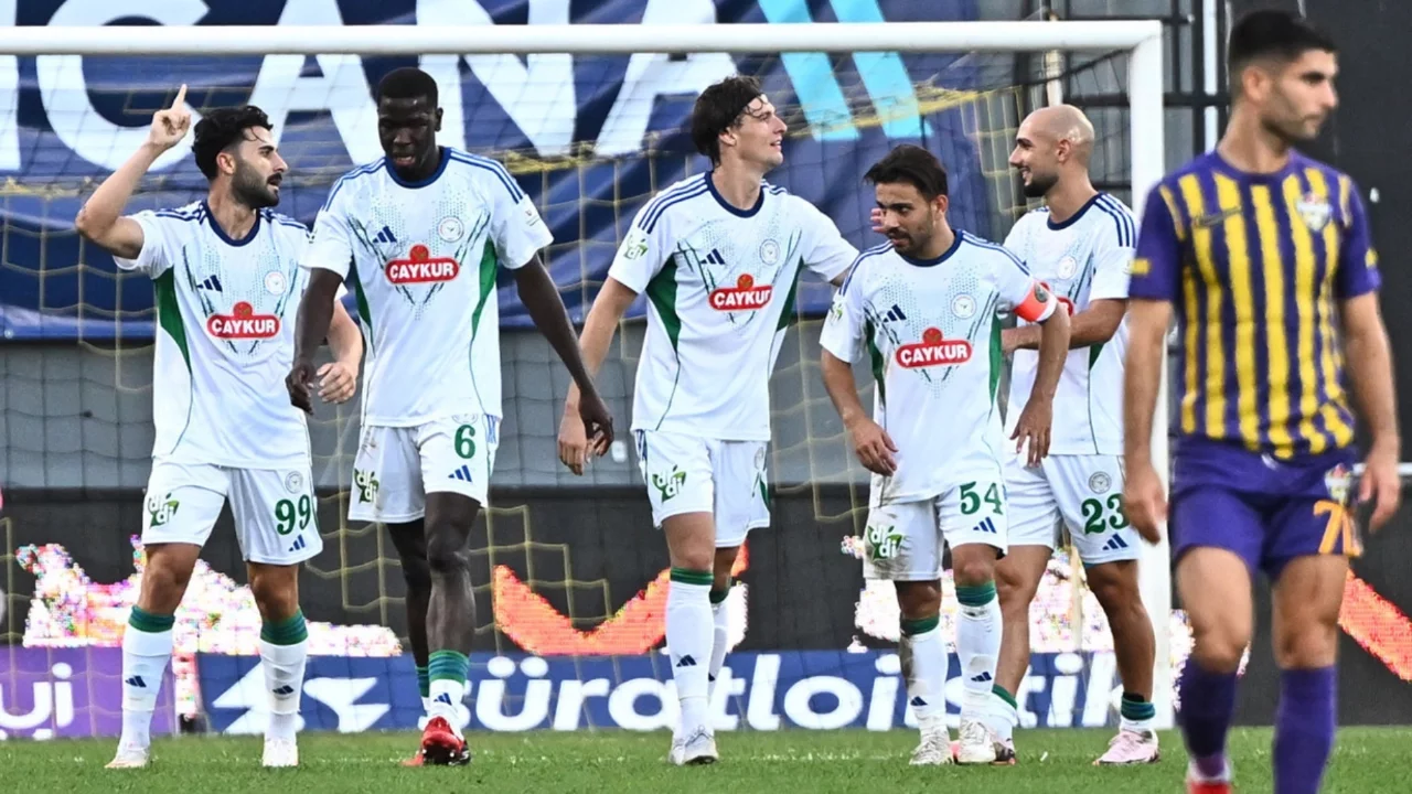 Rizespor, Eyüpspor'u deplasmanda devirdi