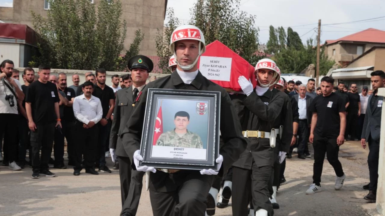 Iğdır'daki araç kazasında şehit olan askerimiz son yolculuğuna uğurlandı