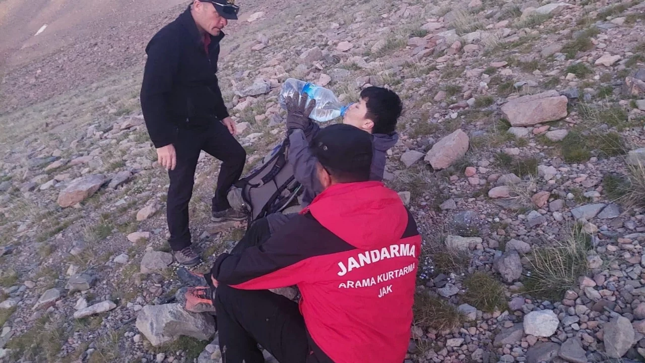 Erciyes Dağı'nda mahsur kalan yabancı uyruklu kişi kurtarıldı