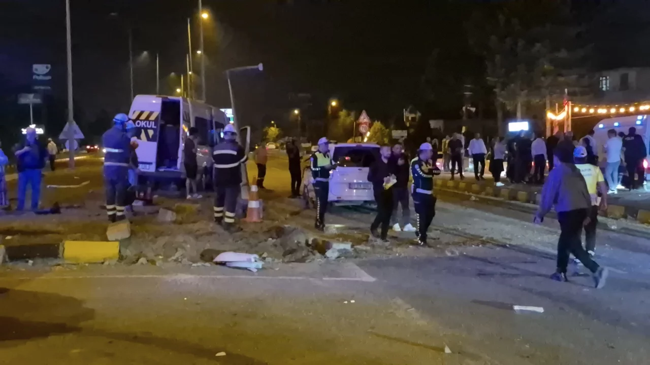 Düğün dönüşü feci kaza: 21 yaralı!