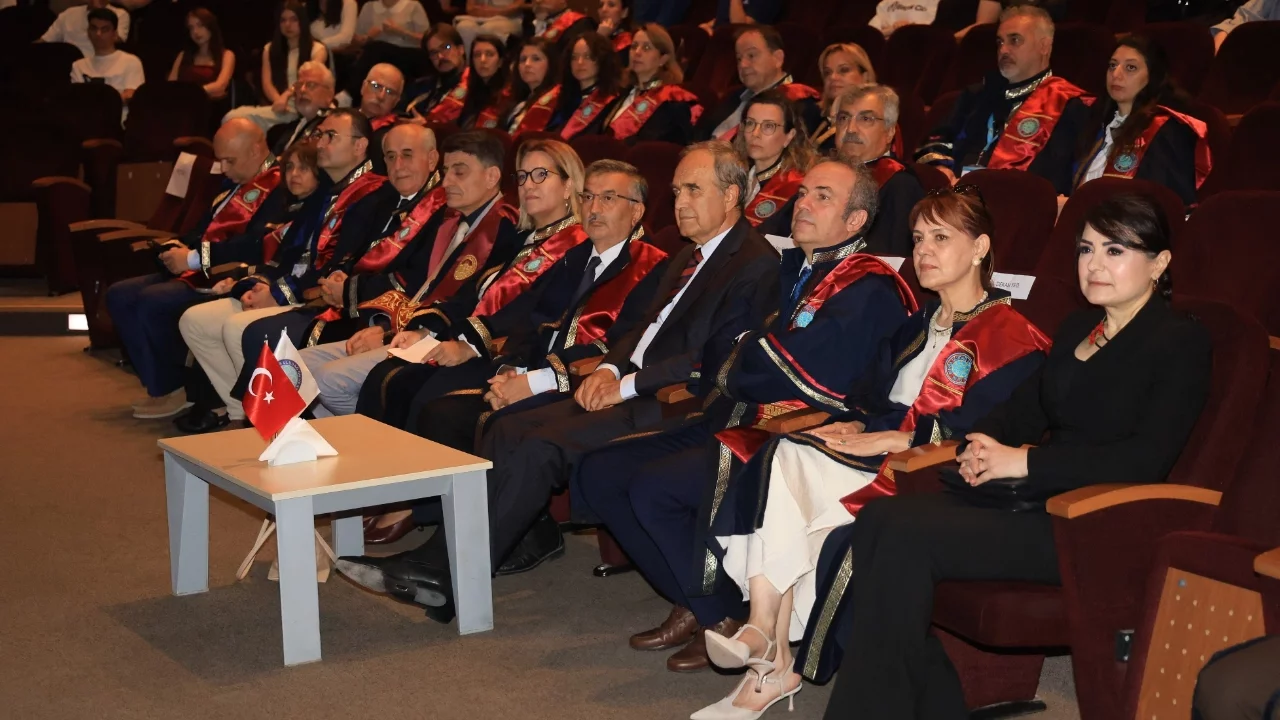 Bursa Uludağ Üniversitesi Tıp Fakültesinde yeni eğitim-öğretim yılı ilk ders töreniyle başladı