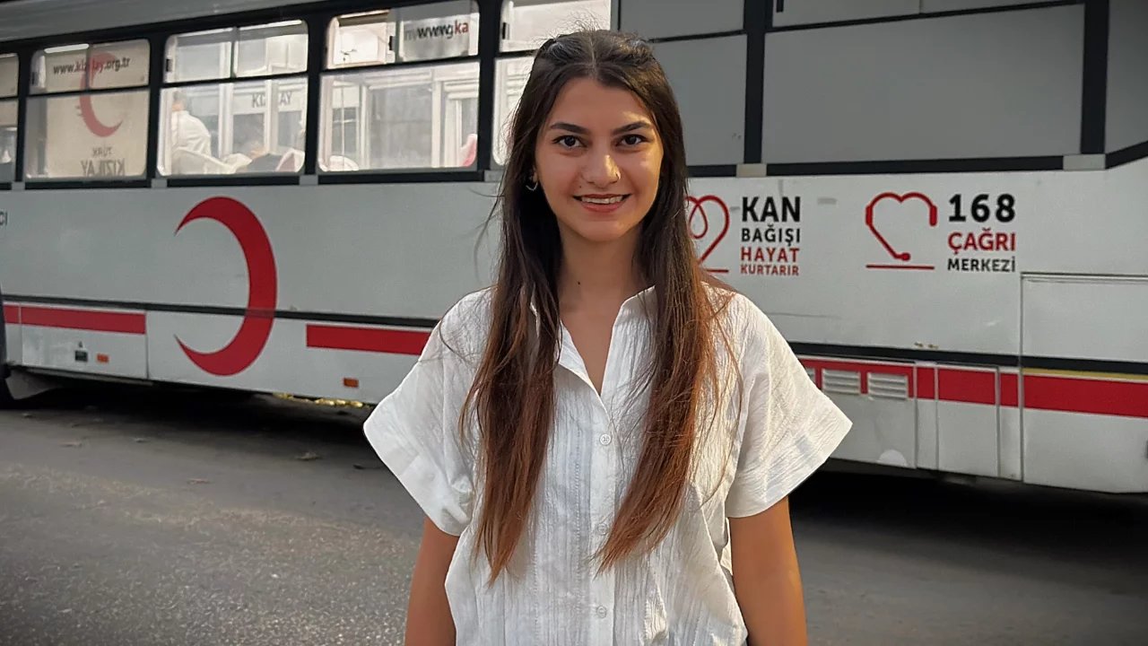 Bursa'da kanseri yenen tıp öğrencisi, şimdi aynı hastalara umut olmak istiyor