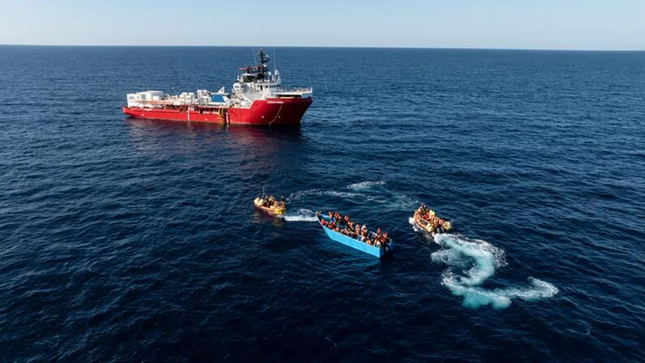 Yunanistan'da göçmenleri taşıyan tekne battı: 1 ölü, 25 kayıp