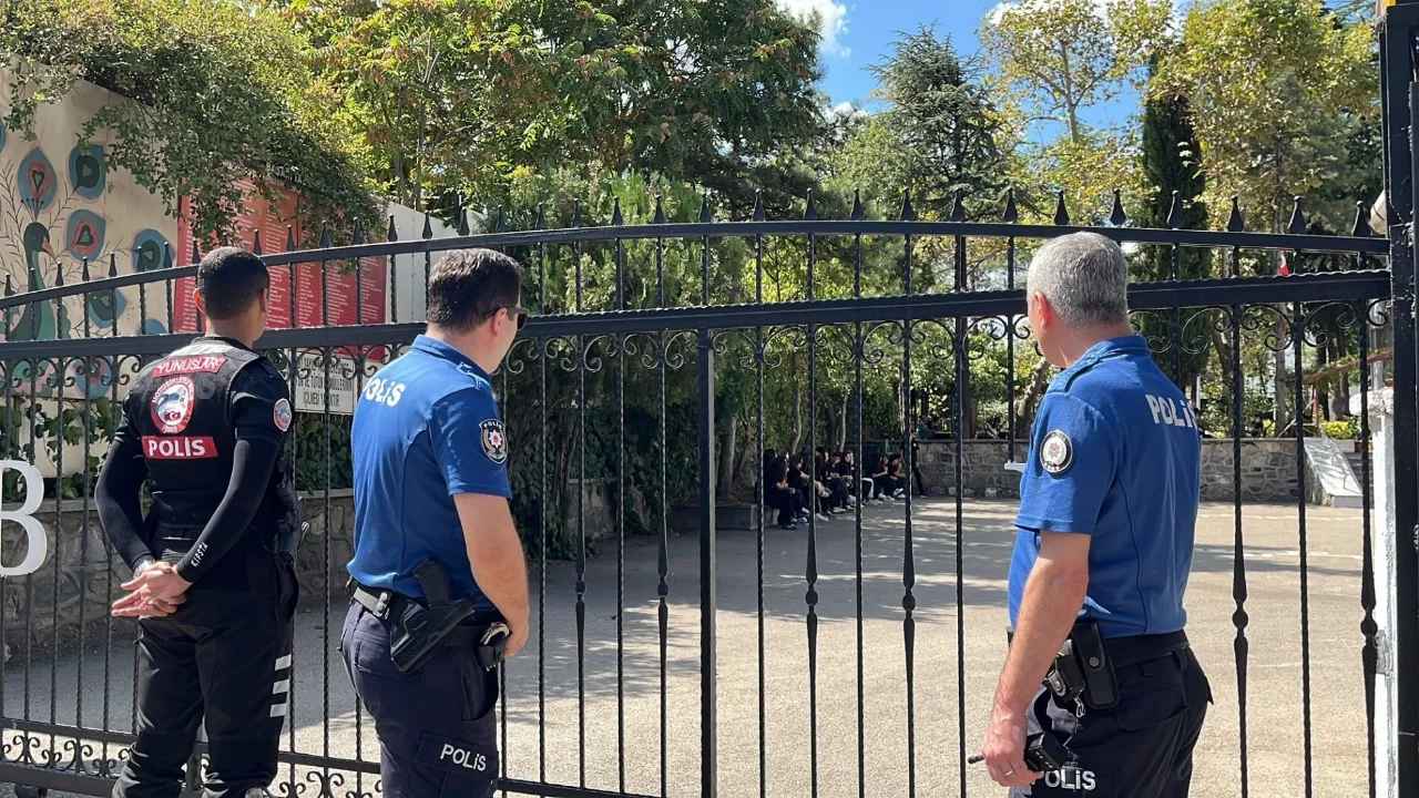 Bursa polisinden okul çevrelerinde yoğun güvenlik tedbiri
