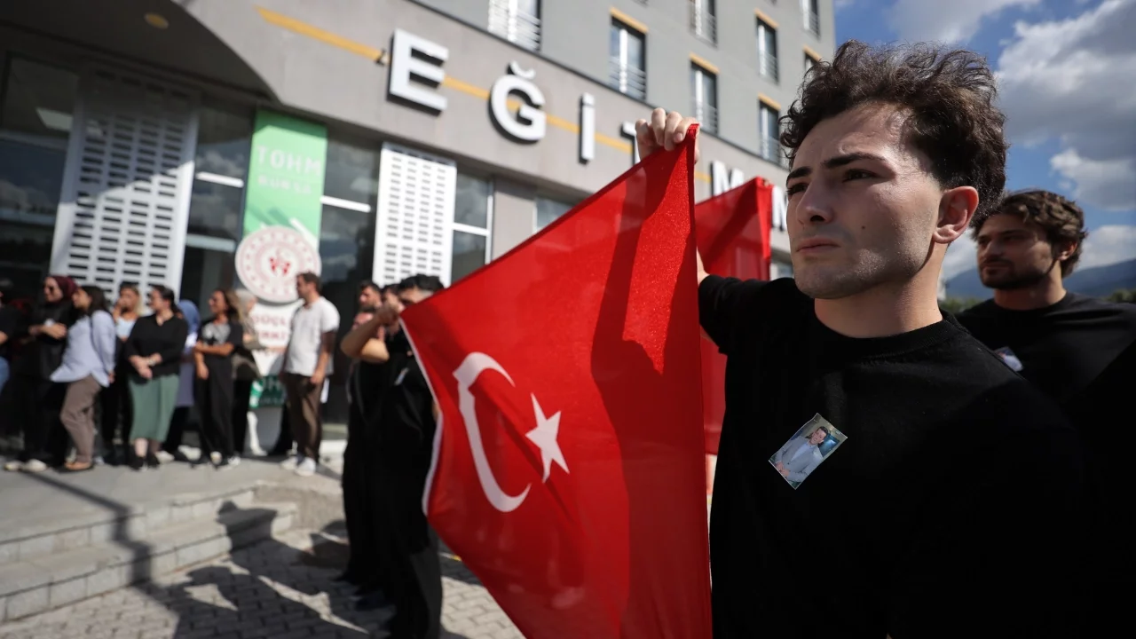 Bursa'da hayatını kaybeden güreş antrenörünün cenazesi İstanbul'a uğurlandı