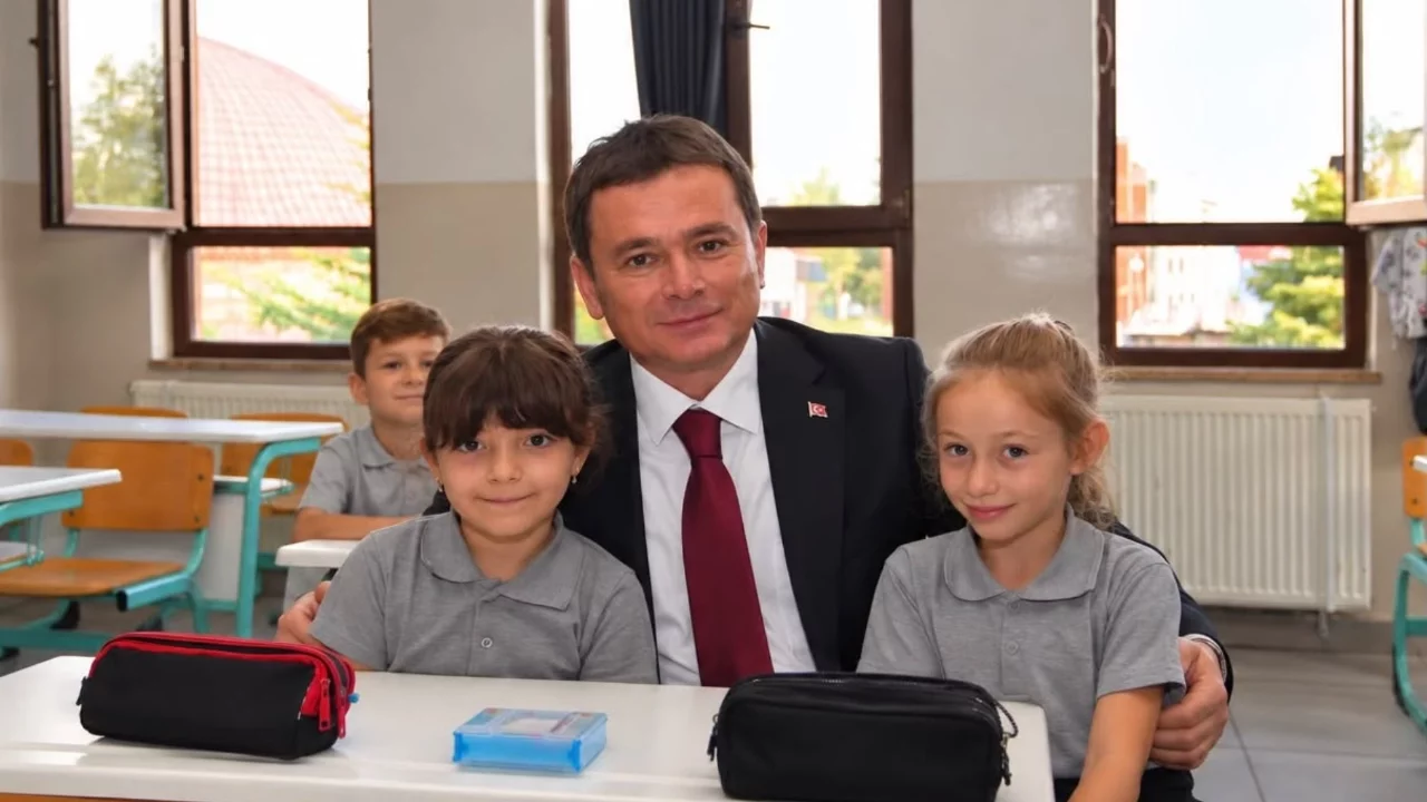 Osmangazi Belediye Başkanı Aydın öğrencilerin okul heyecanını paylaştı