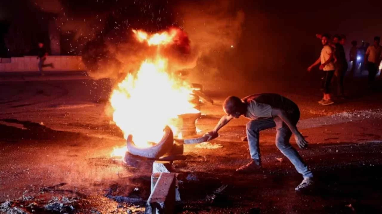 Suriye'de protesto dalgası: Yakıt fiyatları patladı, yollar kapandı