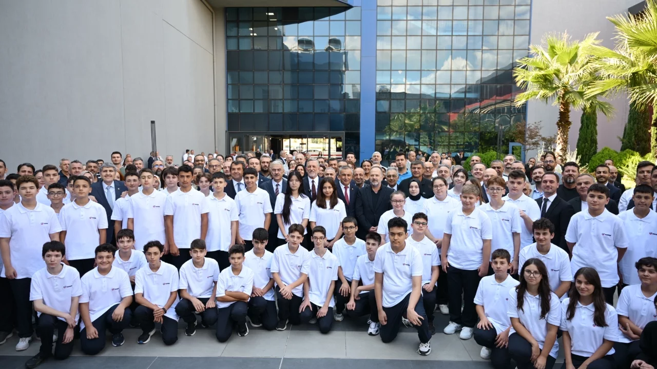 Bursa'da 2026-2027 eğitim-öğretim yılı Heykel'deki törenle başladı