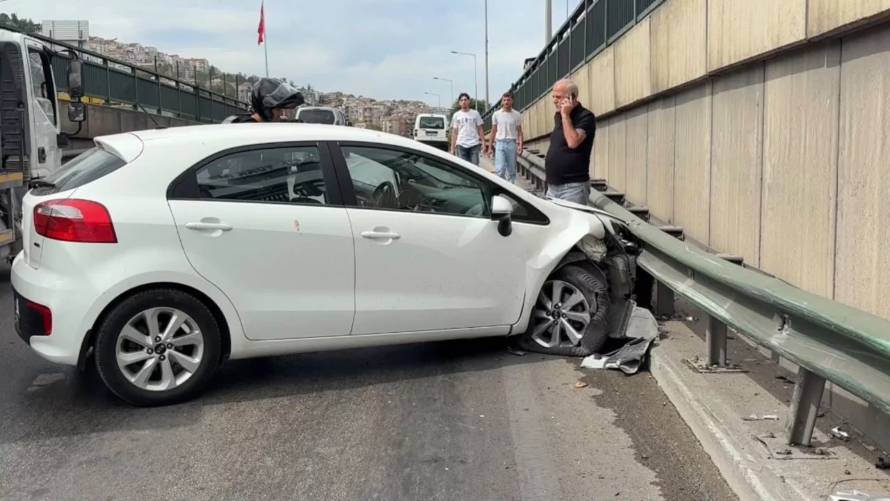 Bursa'da şerit değiştiren ticari araç kazaya neden oldu