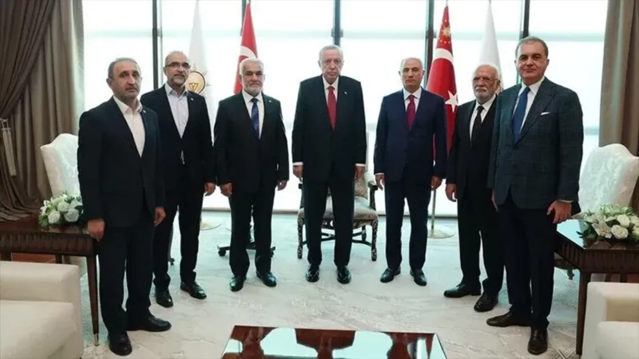 Cumhurbaşkanı Erdoğan, HÜDA PAR Genel Başkanı Yapıcıoğlu'nu kabul etti