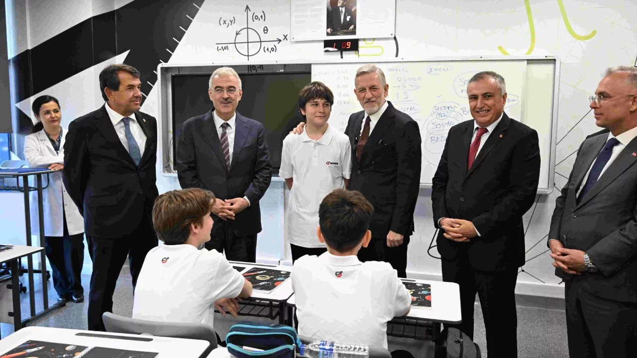 Bursa GUHEM Havacılık ve Uzay Teknolojileri Fen Lisesi'nde ilk ders zili çaldı