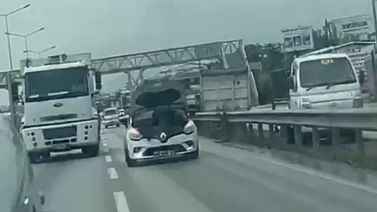 Bursa'da akan trafikte tehlikeli tamirat! O anlar kamerada...