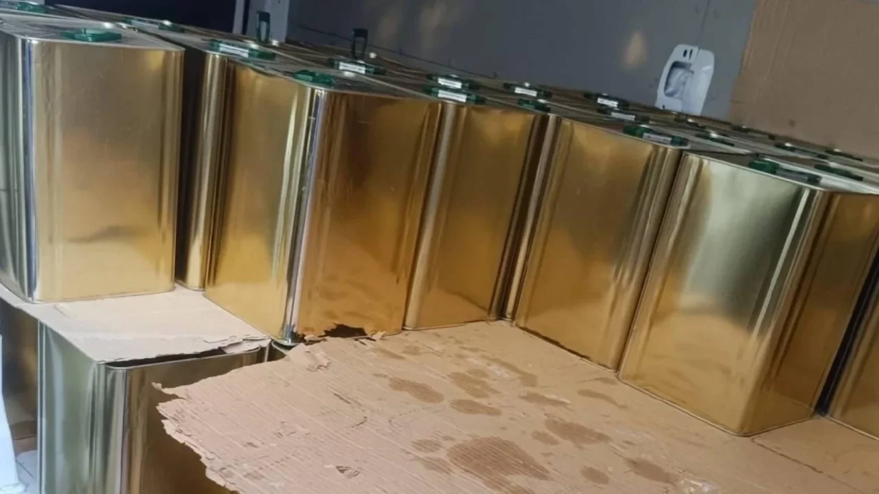 Aydın'da sahtecilik operasyonu: 4 bin 63 litre tağşiş yağ ele geçirildi