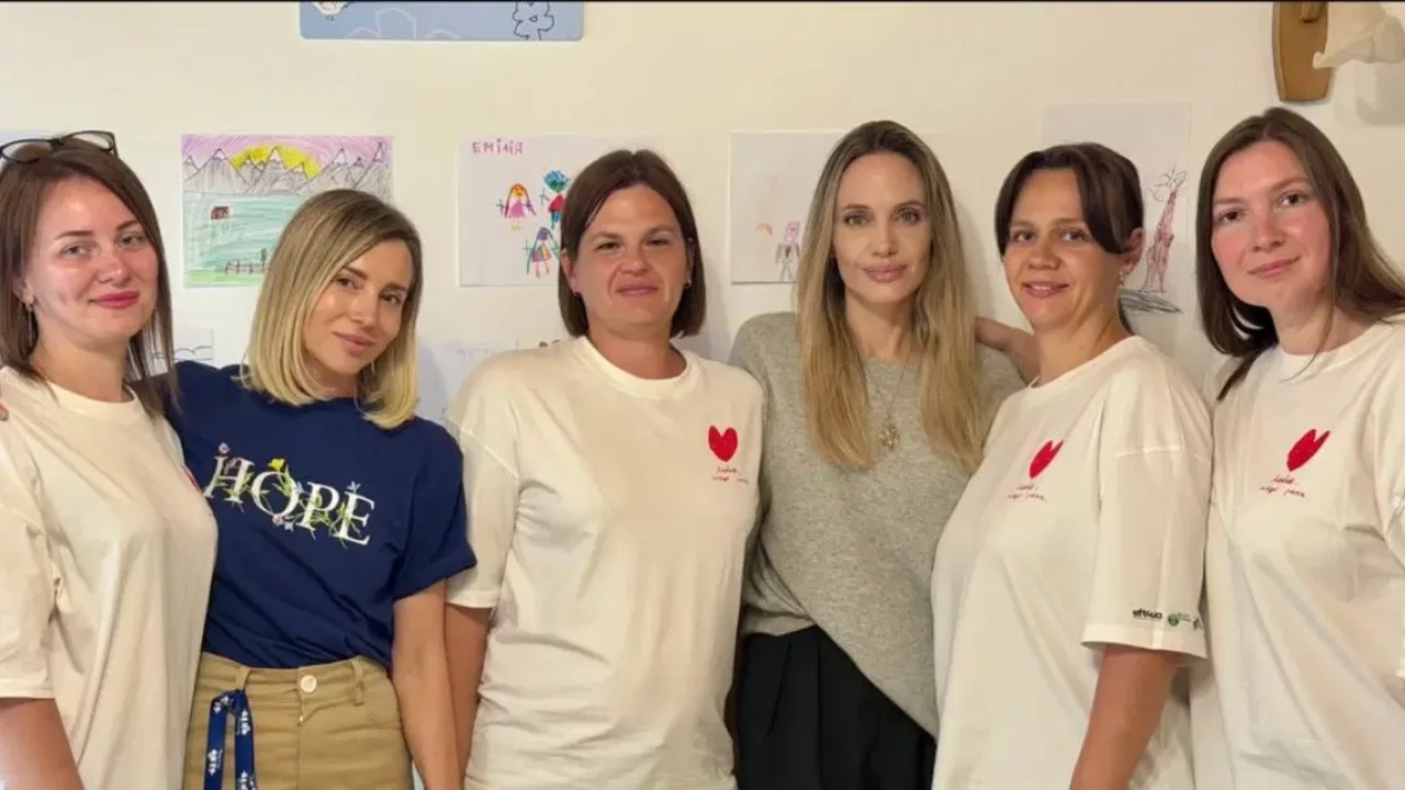 Angelina Jolie, Ukrayna'da yer altı okullarını ziyaret etti