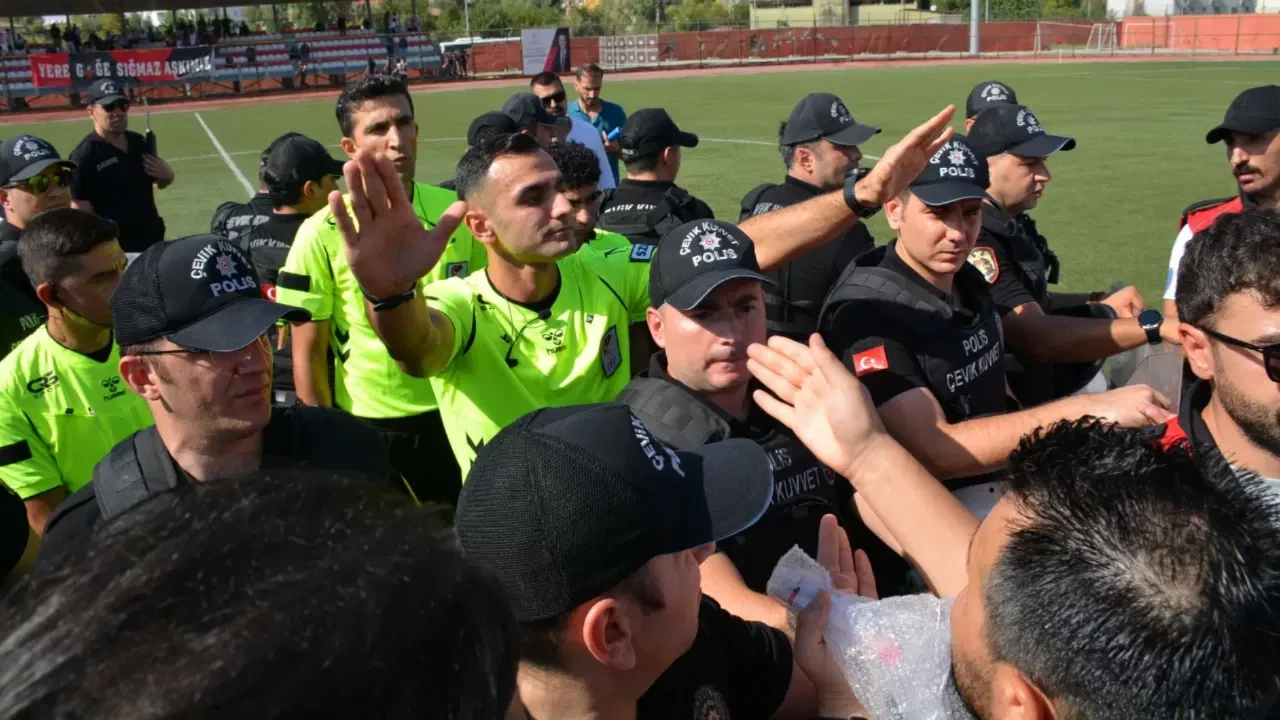 Türkiye Kupası'nda sürpriz karar: Hakem maçı tatil etti!