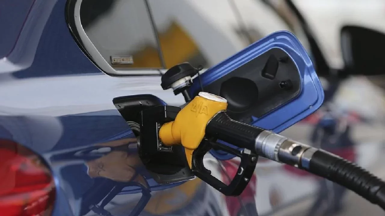 Zam tabelaya yansıdı: Motorin 100 lirayı aştı!