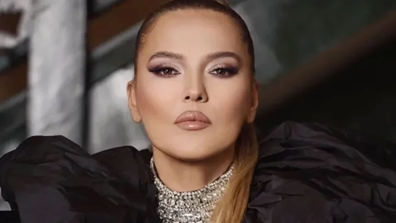 Demet Akalın'a konserinde taciz şoku! Korumalara bağırdı: Her yerimi elledi ya