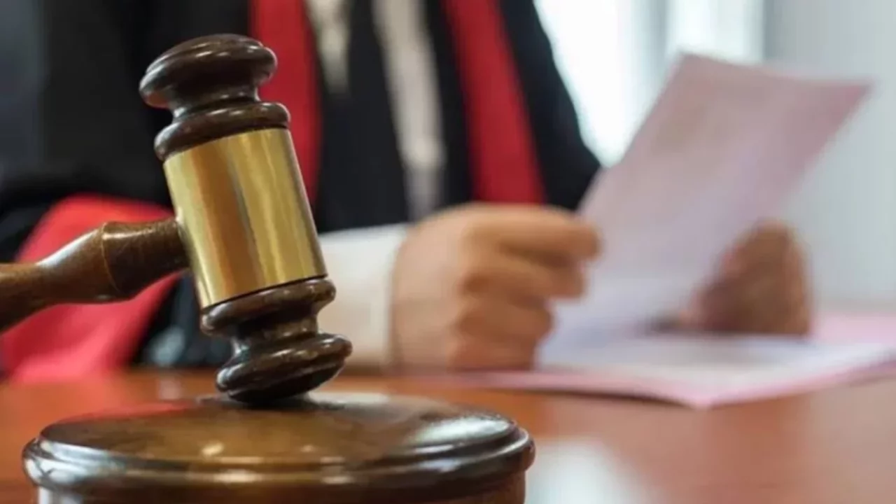 Mahkeme eşe 'Eşek' demeyi hem boşanma hem tazminat sebebi saydı