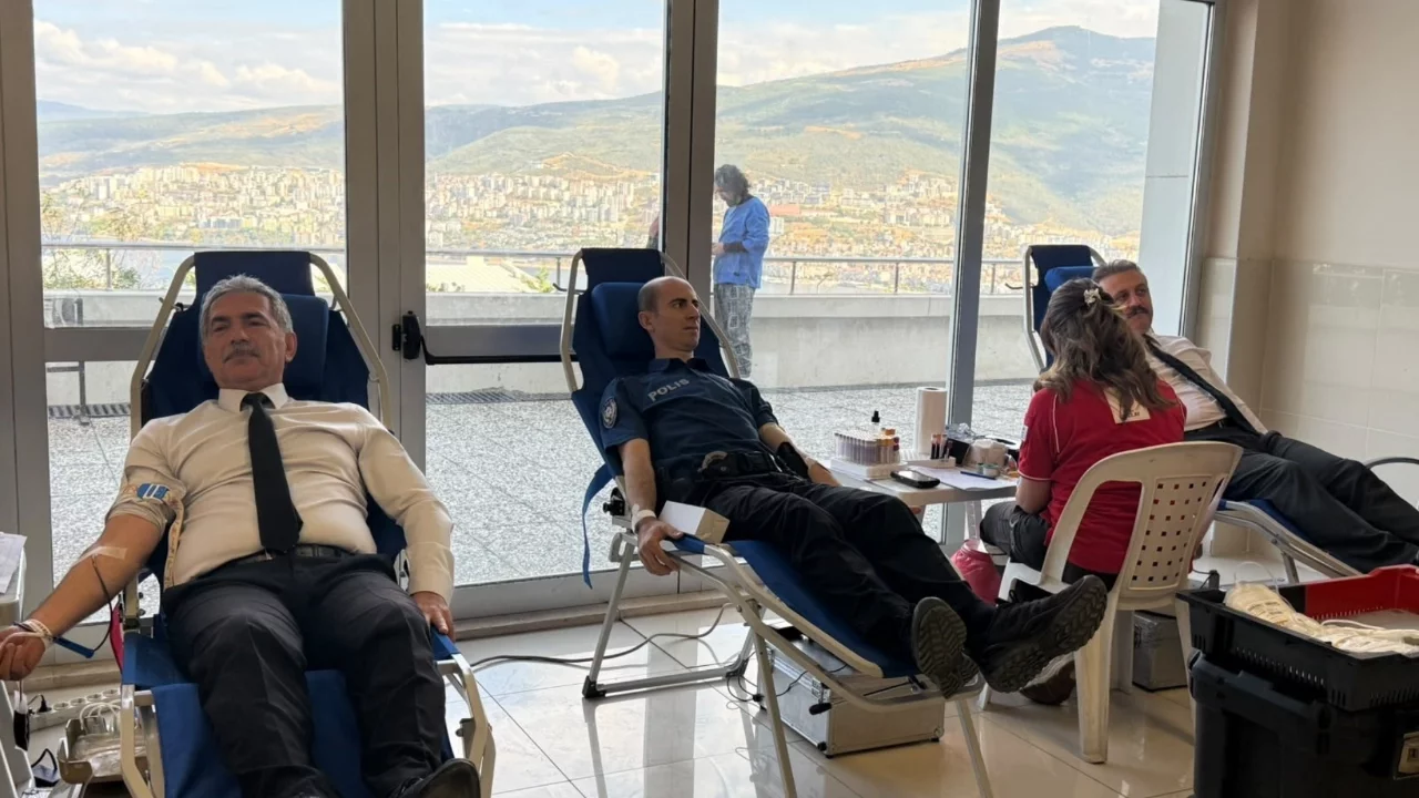 Gemlik Adliyesi'nde Kızılay'dan kan bağışı kampanyası