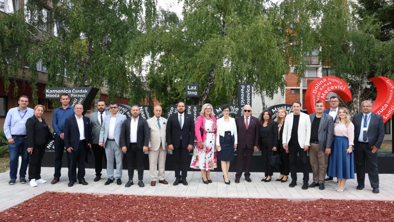 Nilüfer Belediye Başkanı Şadi Özdemir Zavidovići'nin Şehir Günü törenlerine katıldı