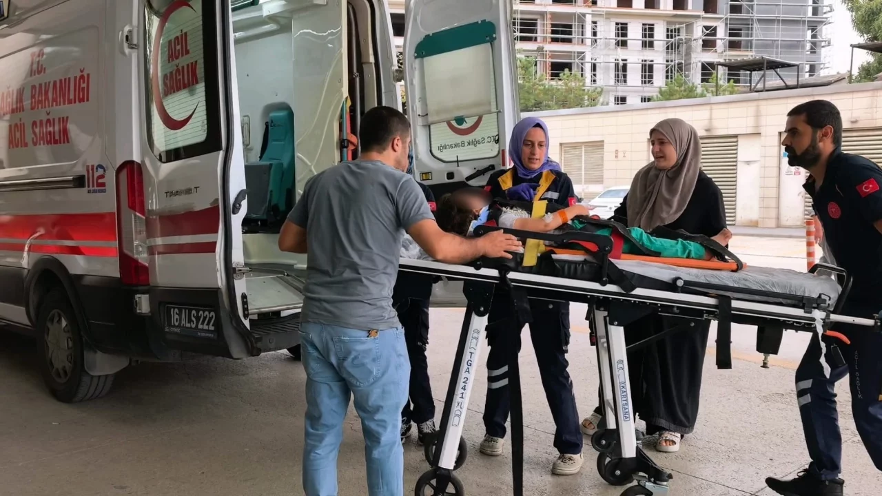 Bursa'da balkondan düşen 4 yaşındaki çocuk yaralandı