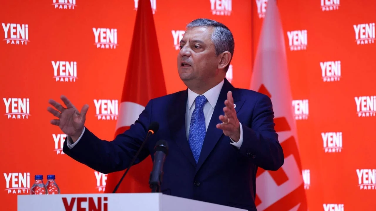 Özgür Özel yanıtladı: YENİ Parti'nin ismiyle ilgili olumsuz karar çıkarsa ne yapılacak?