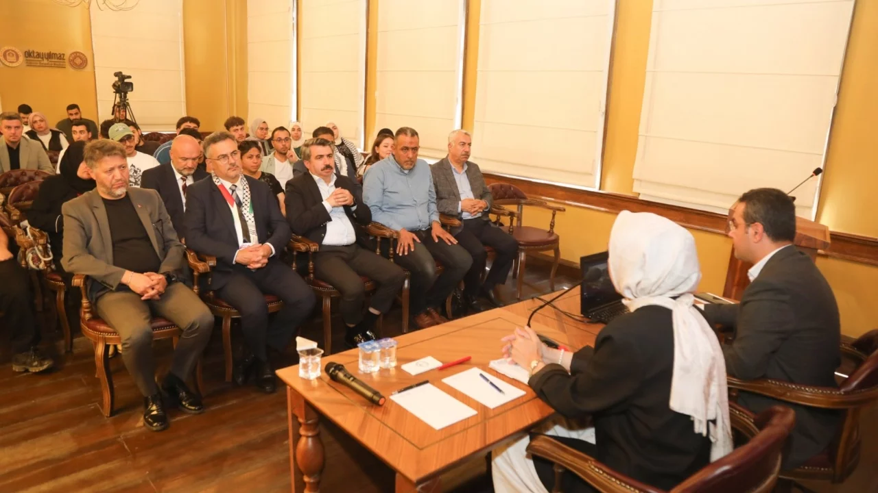 BTÜ Bilim Kafe'de Gazze'de yükseköğretimin durumu konuşuldu